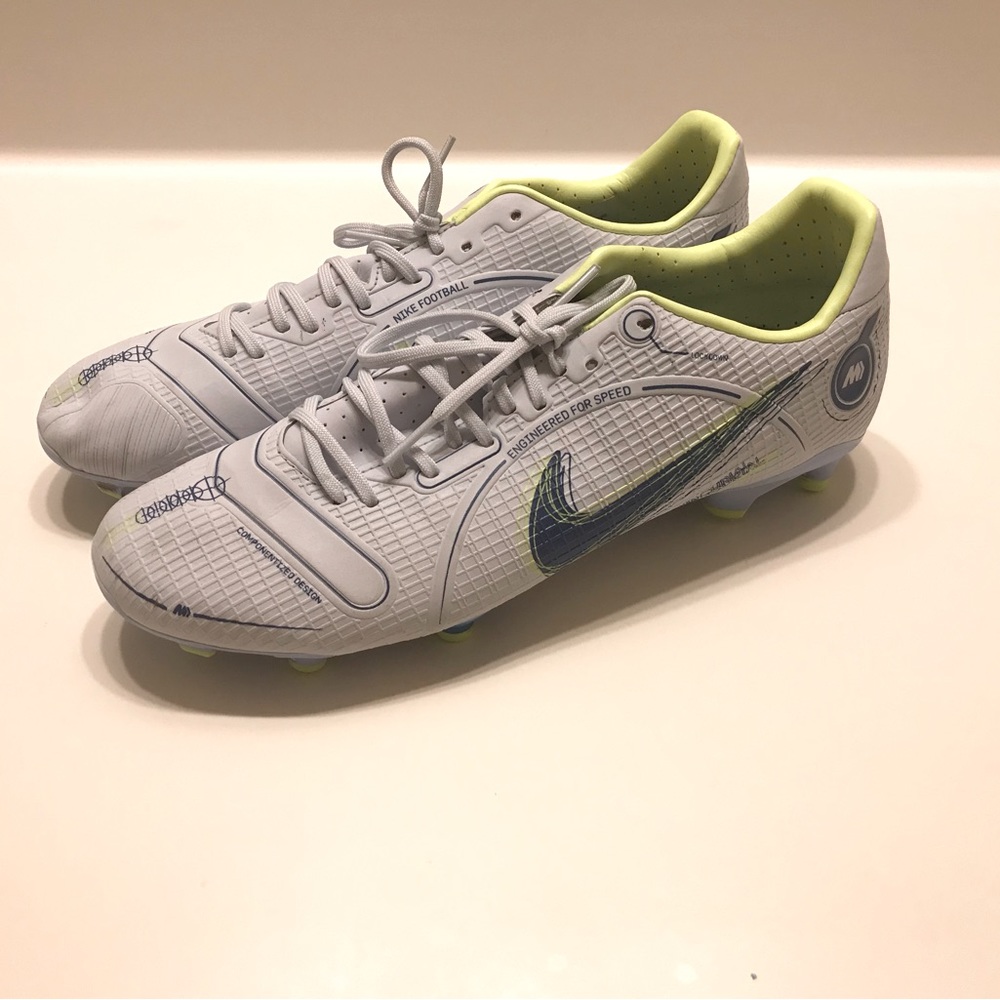 Nike Mercurial Superfly 8 Academy Multi-Ground football boots